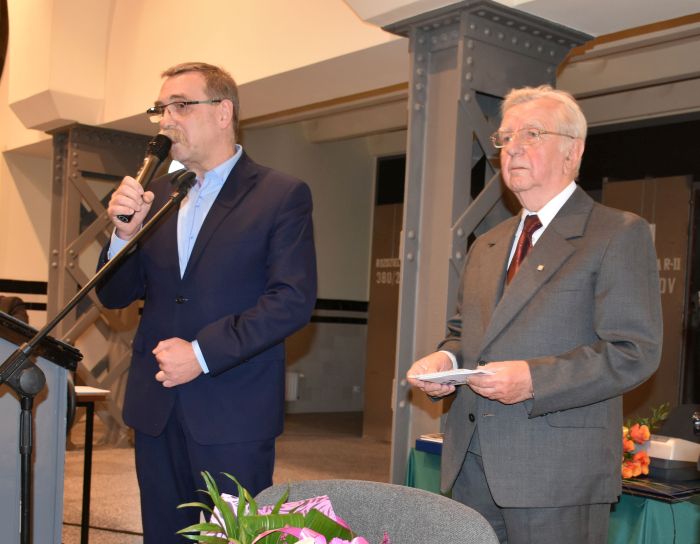 Przewodniczący Rady Powiatu Będzińskiego Jan Powałka pogratulował w imieniu władz Powiatu jubileuszu MKF