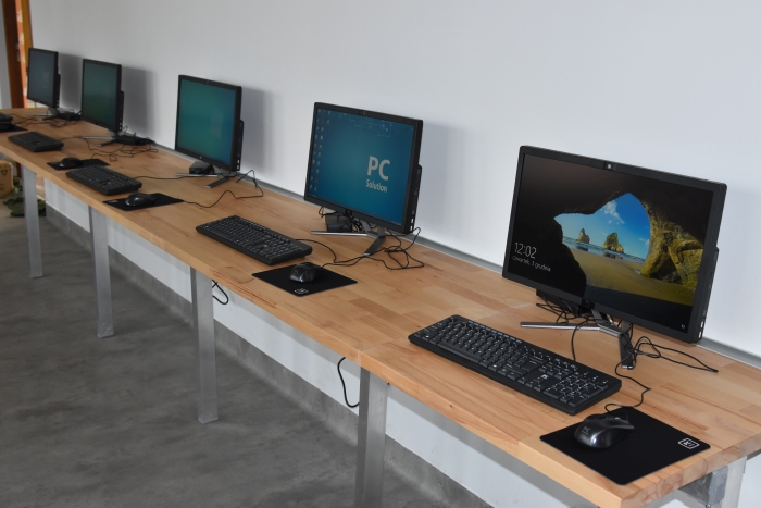 Pracownia komputerowa w ZSOiT w Czeladzi